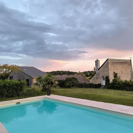 Le Maitre De Chai Et Sa Piscine *