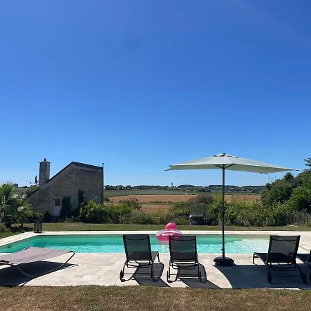Vakantiehuis Le Maitre De Chai Et Sa Piscine *